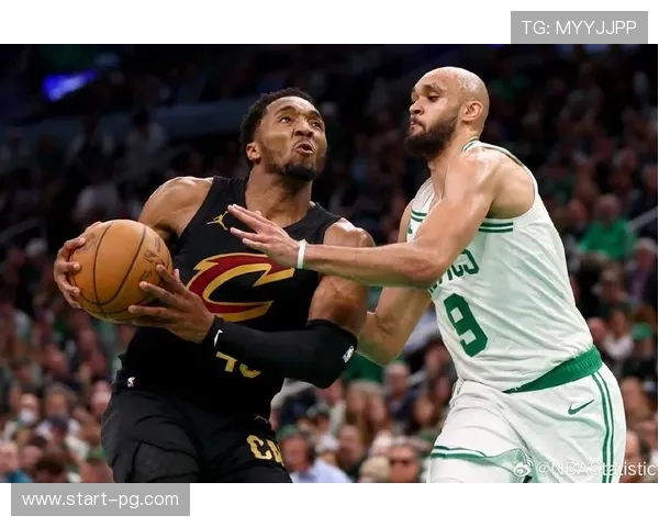 怀特成球队半场唯一得分上双球员高效砍下19分7篮板5助攻闪耀全场